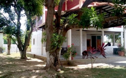 Spacious Home, large Lot near the beach in Puerto Cortes