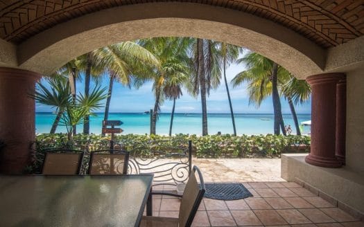 Las Sirenas Beachfront Condo 3, Roatan