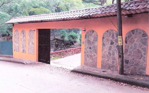 Nice 4,486 m² property with a 3 BD house in El Chimbo