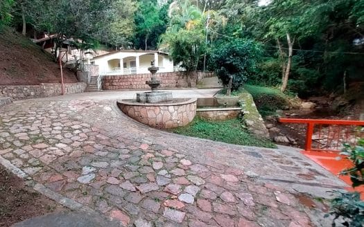 Nice 4,486 m² property with a 3 BD house in El Chimbo