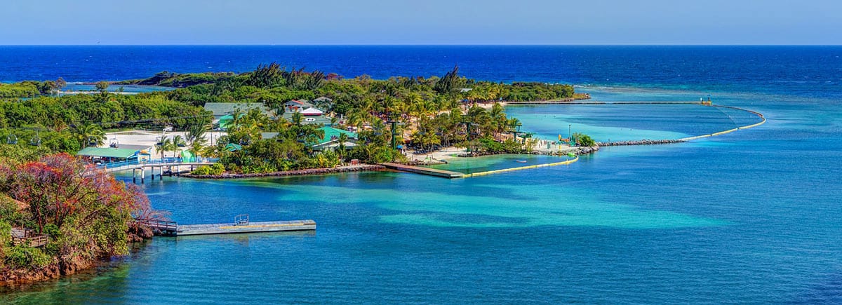 A great view of the island, invest now in a Roatan real estate.