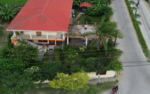 Spacious 6 BD home on strategic corner in Tela